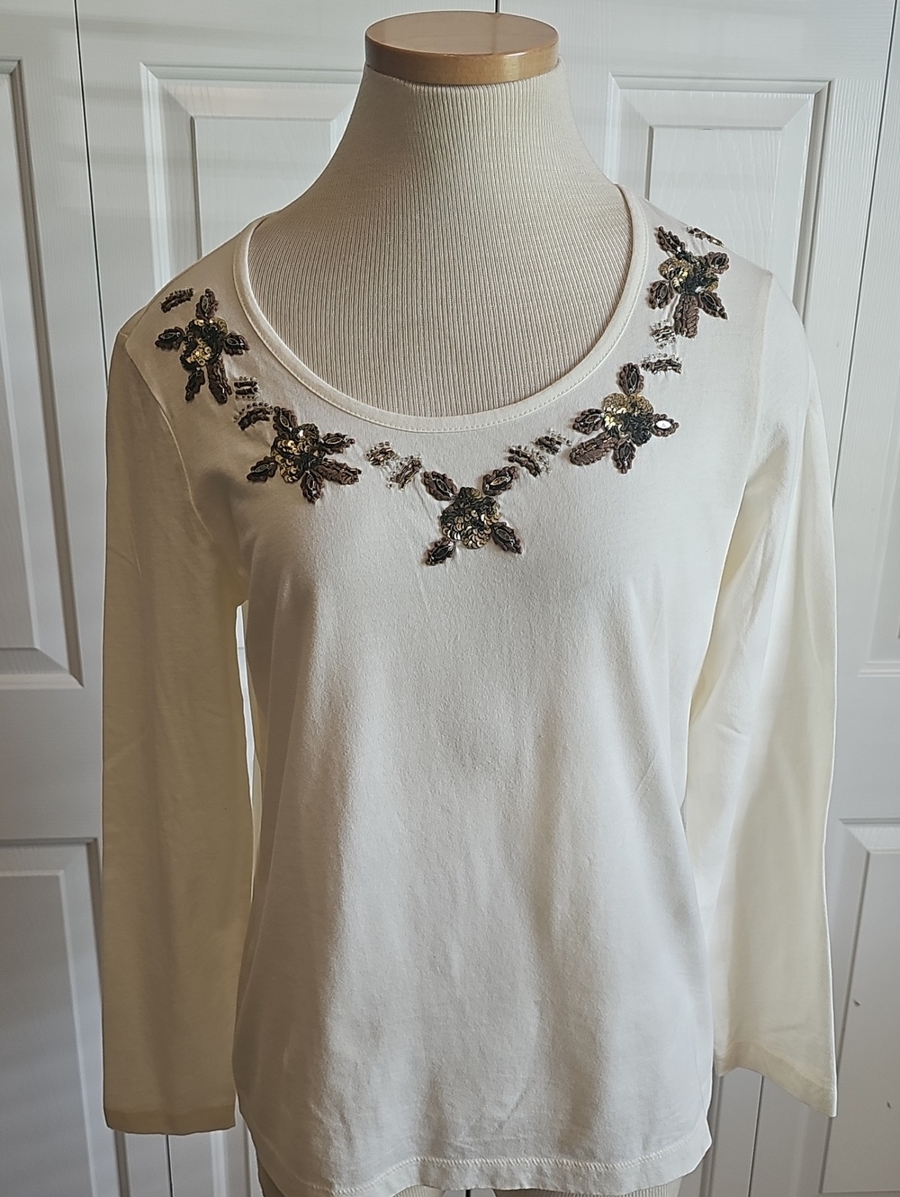 Chico's Sequin Floral Embroidered Top Womens Size 1 M Ivory Cotton Long Sleeve